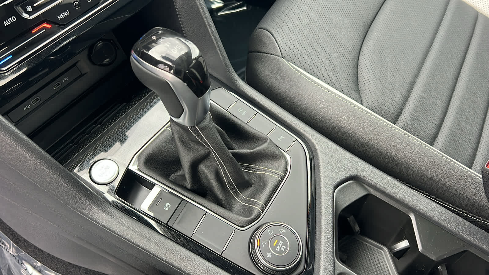 Thumbnail: 2025 Volkswagen Taos - 13