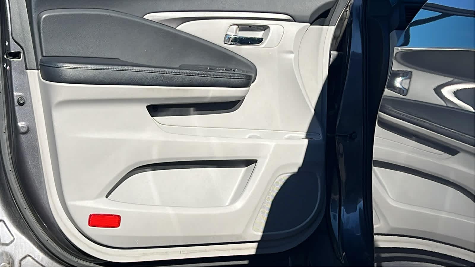 Thumbnail: 2017 Honda Pilot - 23