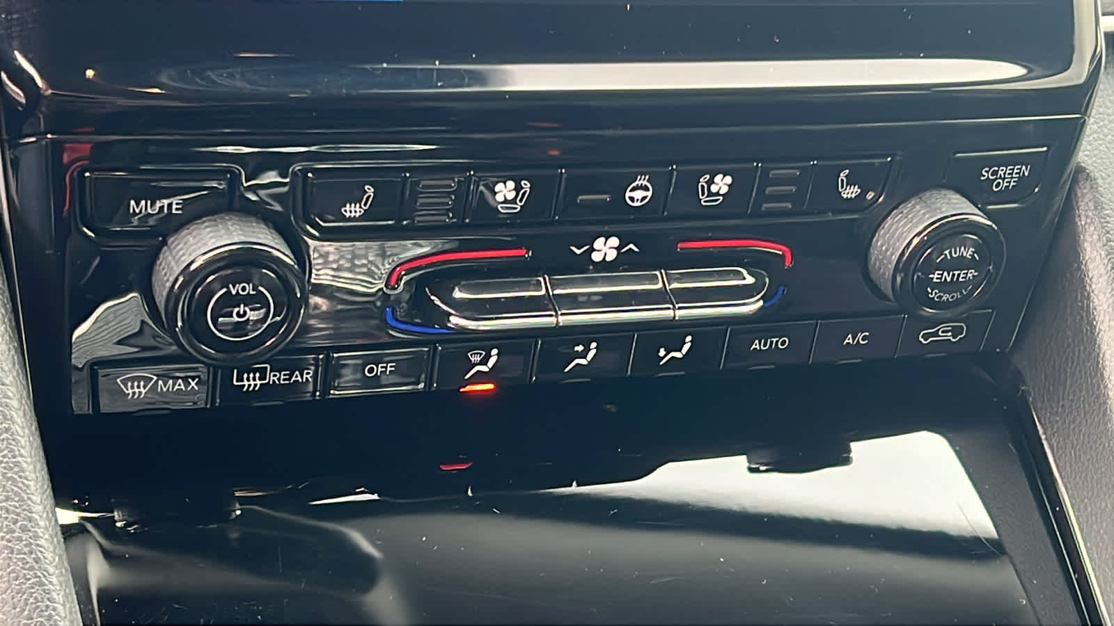 Thumbnail: 2022 Jeep Grand Cherokee - 14