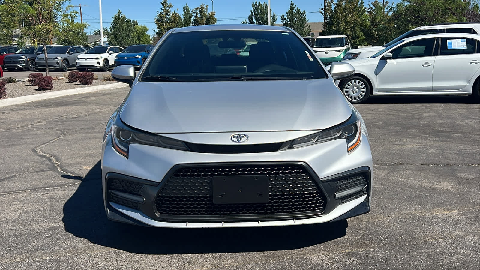 2020 Toyota Corolla SE photo 2