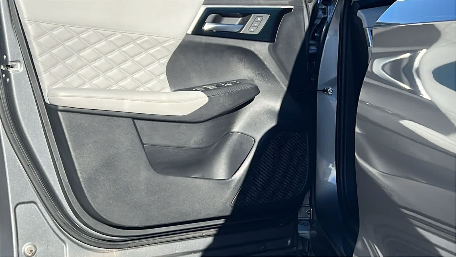 Thumbnail: 2023 Mitsubishi Outlander - 23