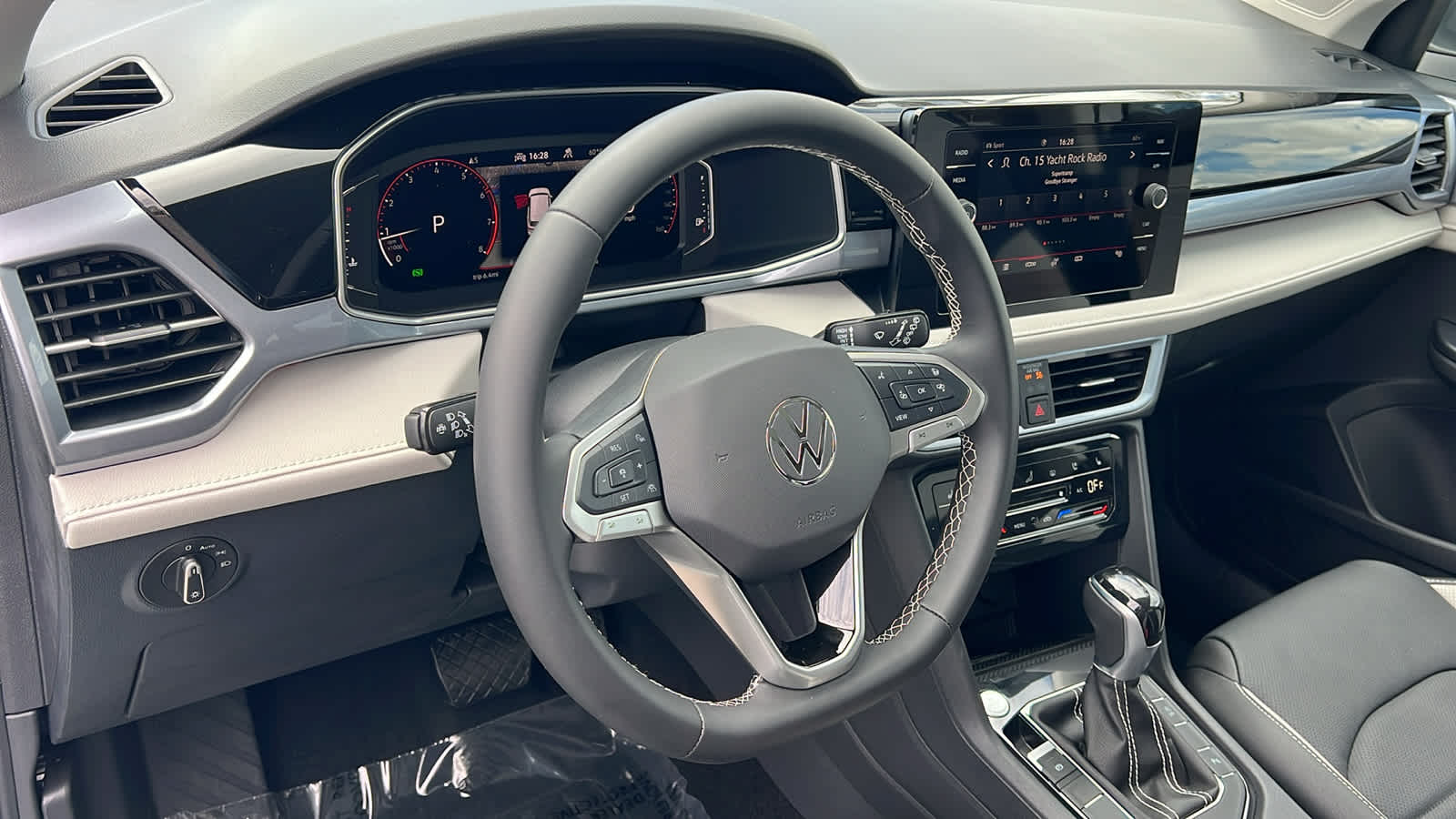 Thumbnail: 2025 Volkswagen Taos - 10