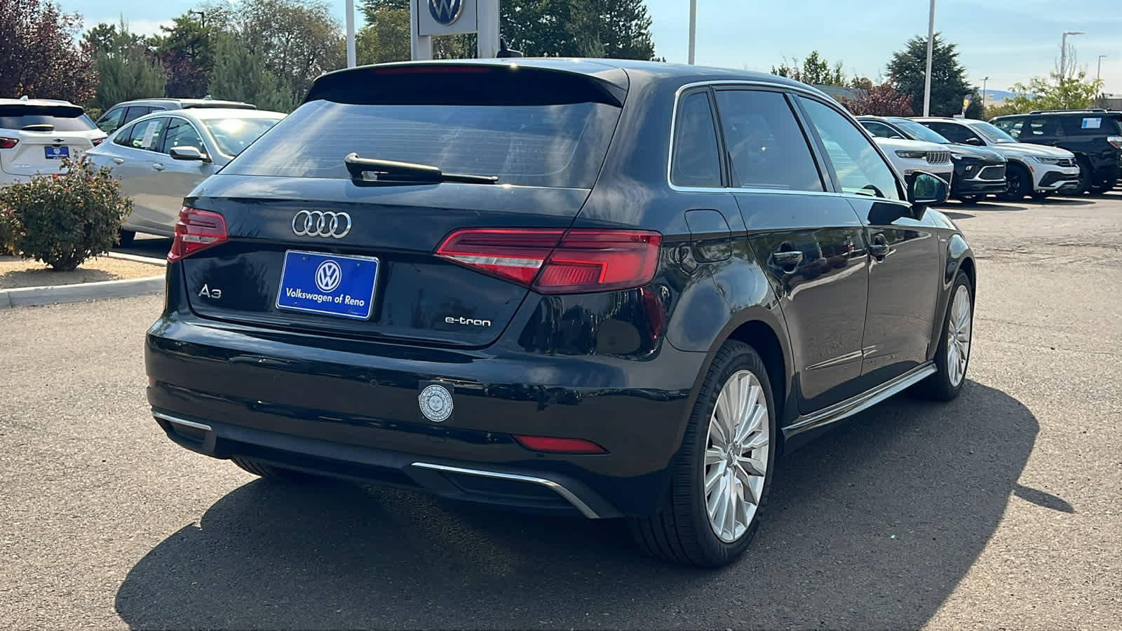 Thumbnail: 2017 Audi A3 e-tron - 5