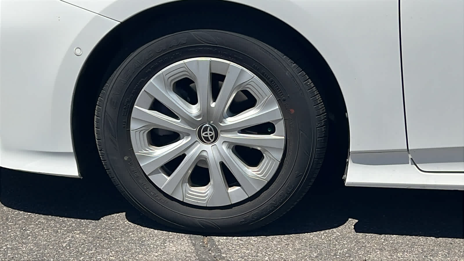 Thumbnail: 2022 Toyota Prius - 9