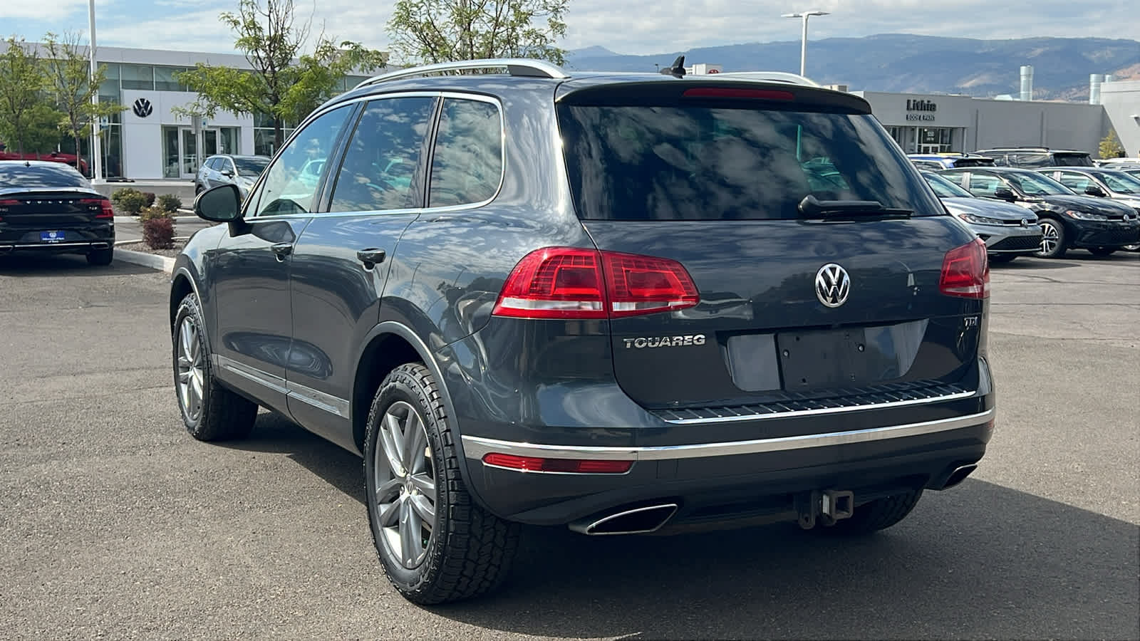Thumbnail: 2016 Volkswagen Touareg - 7