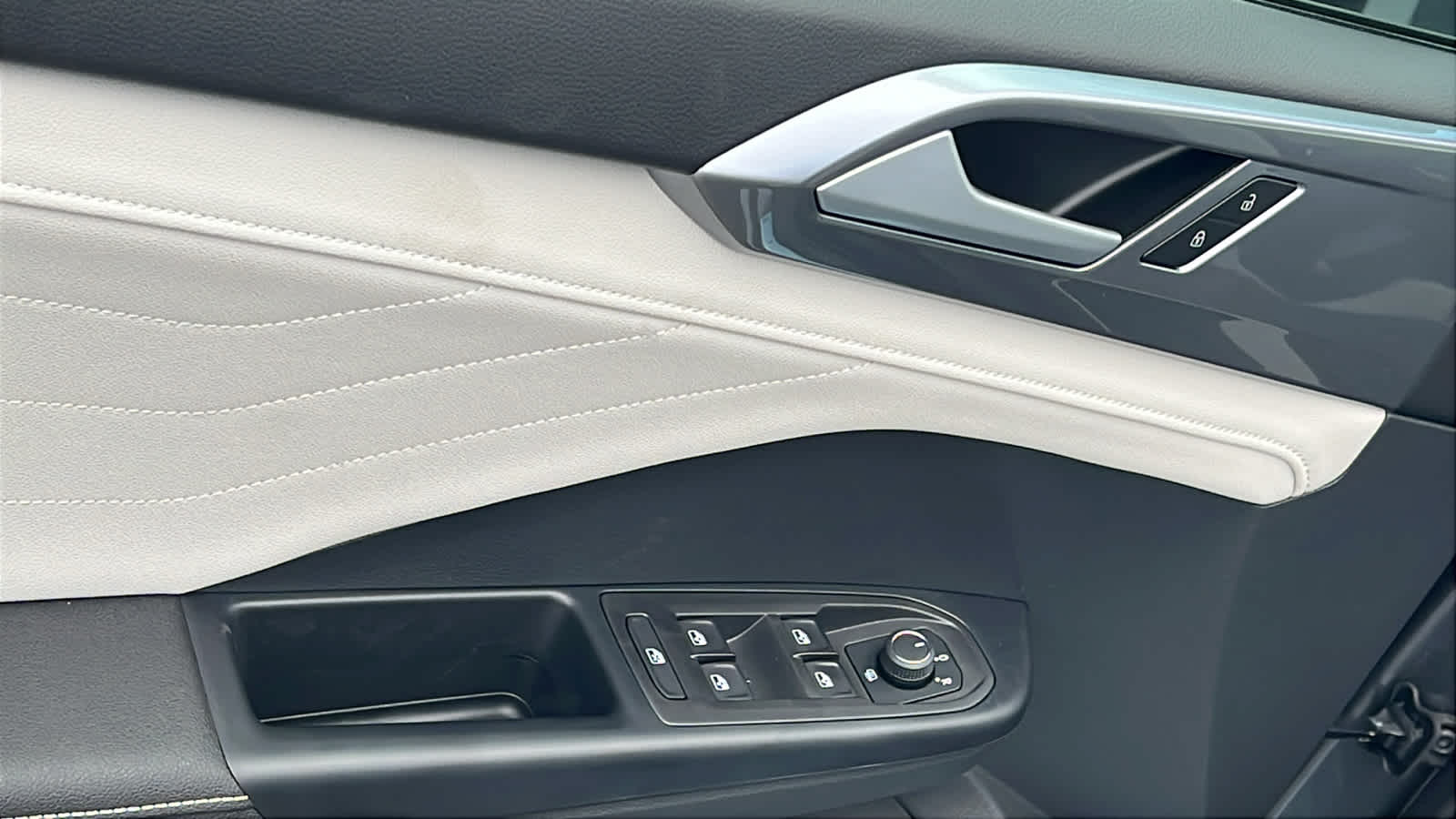 Thumbnail: 2025 Volkswagen Taos - 22