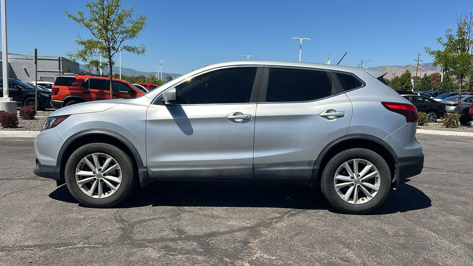 Thumbnail: 2017 Nissan Rogue Sport - 8