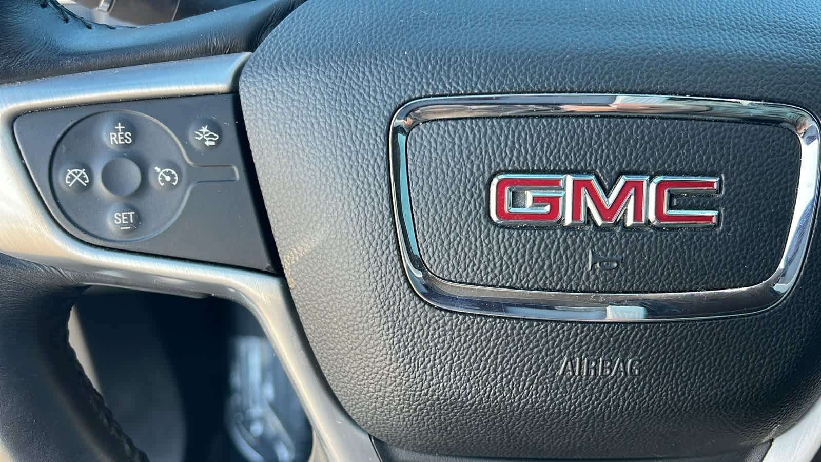 Thumbnail: 2017 GMC Acadia - 19