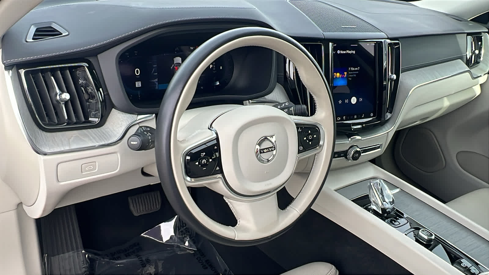 Thumbnail: 2023 Volvo XC60 - 10