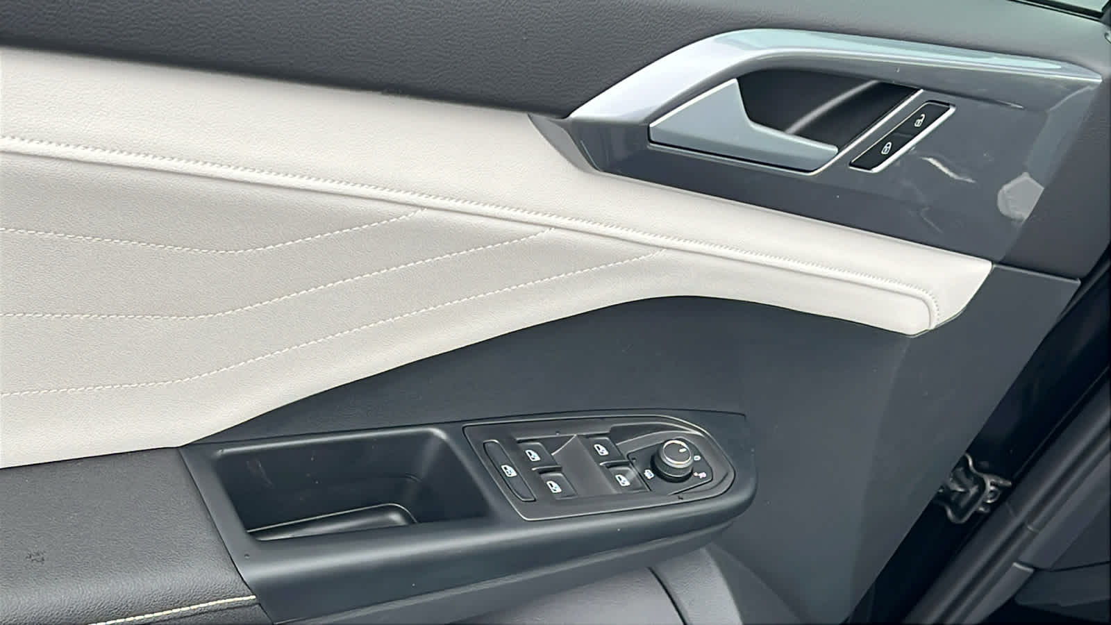 Thumbnail: 2025 Volkswagen Taos - 22