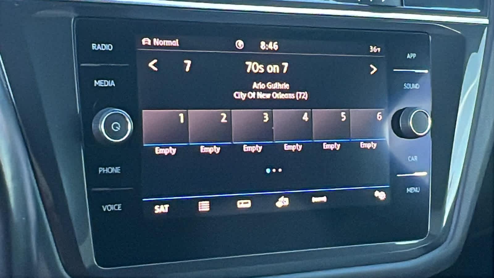 Thumbnail: 2020 Volkswagen Tiguan - 15