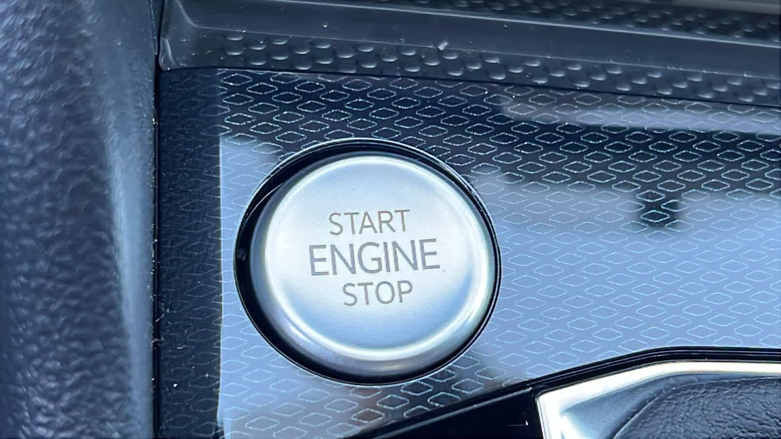 Thumbnail: 2025 Volkswagen Taos - 17