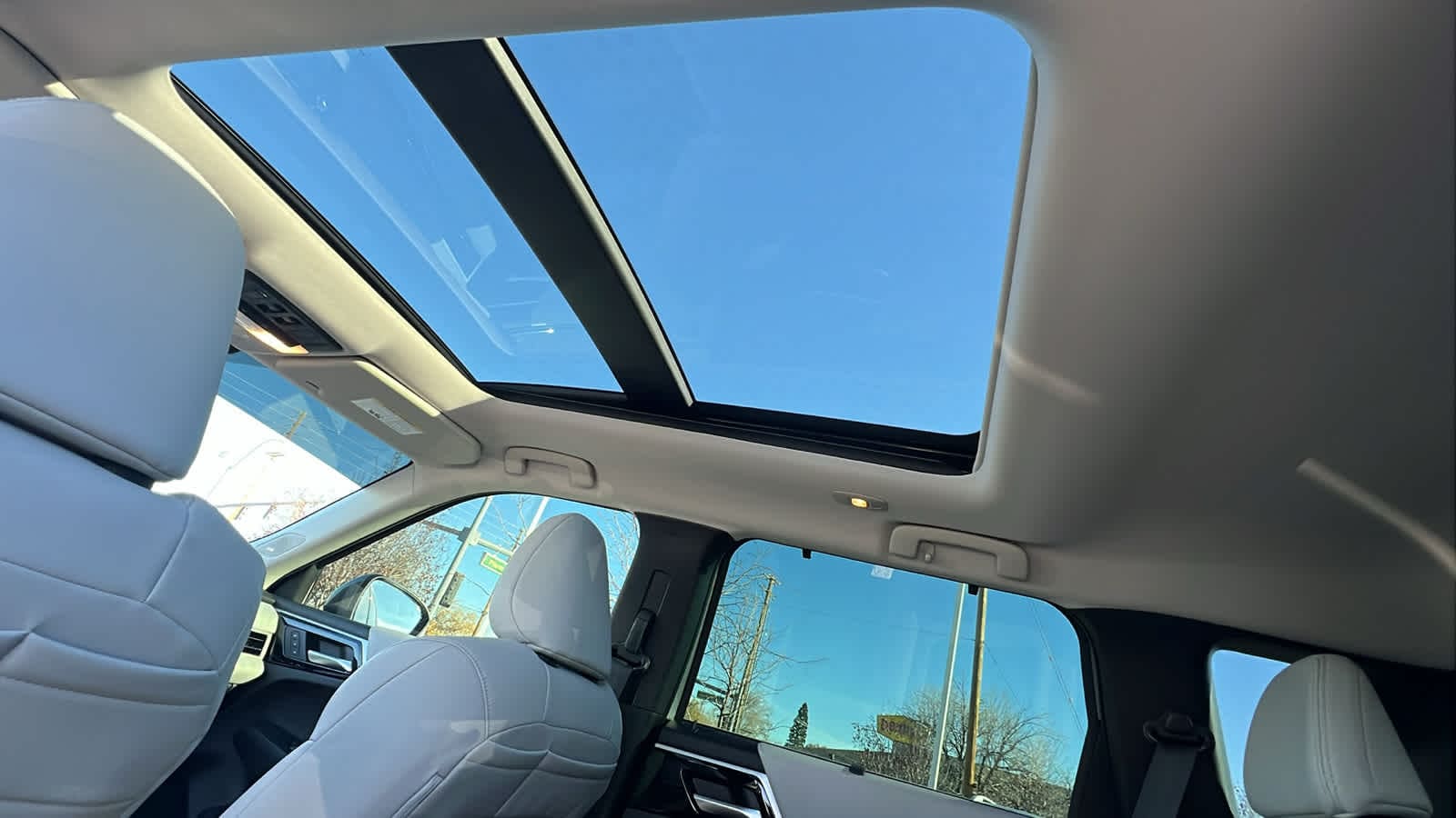 Thumbnail: 2023 Mitsubishi Outlander - 31