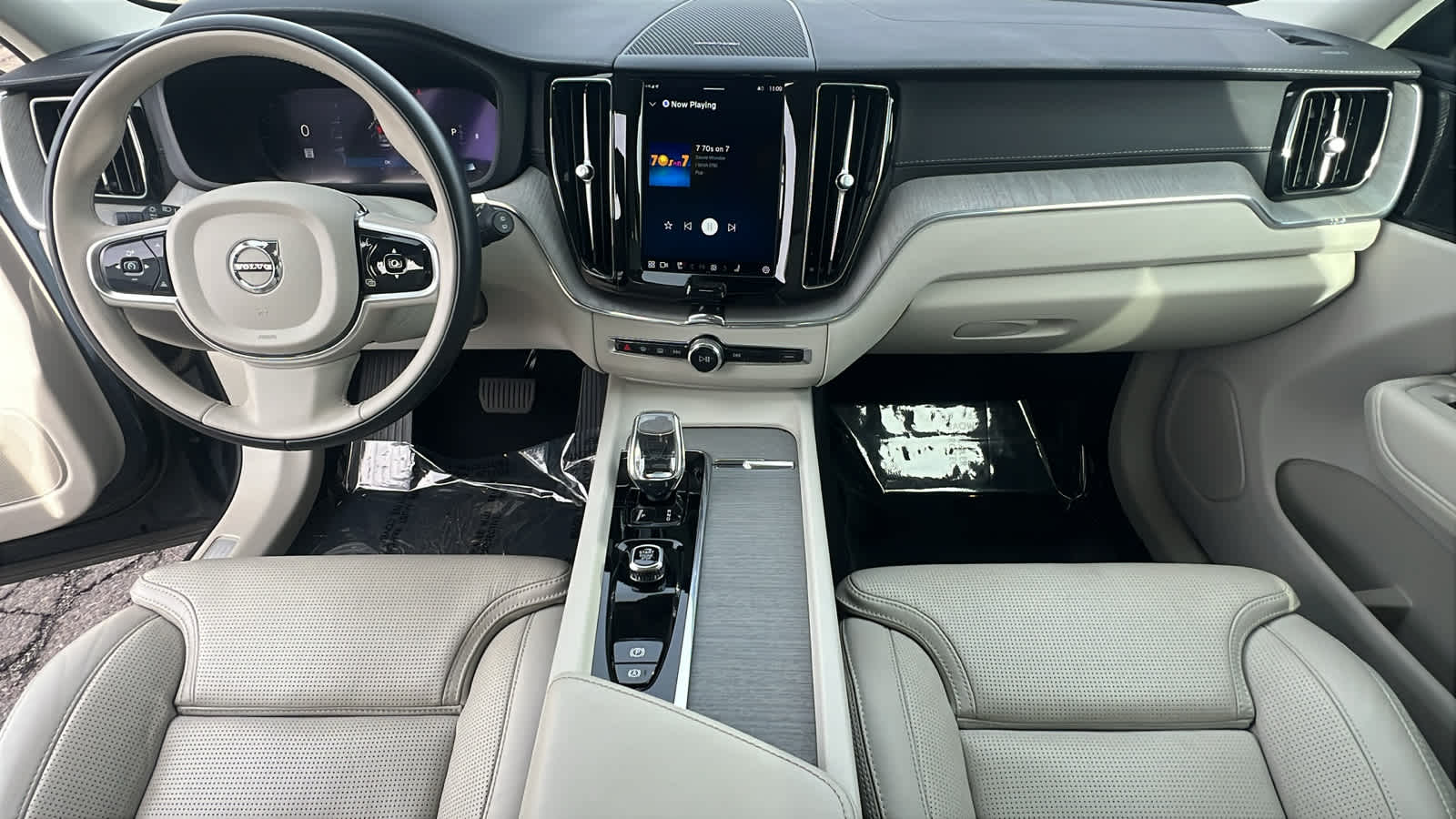 Thumbnail: 2023 Volvo XC60 - 26