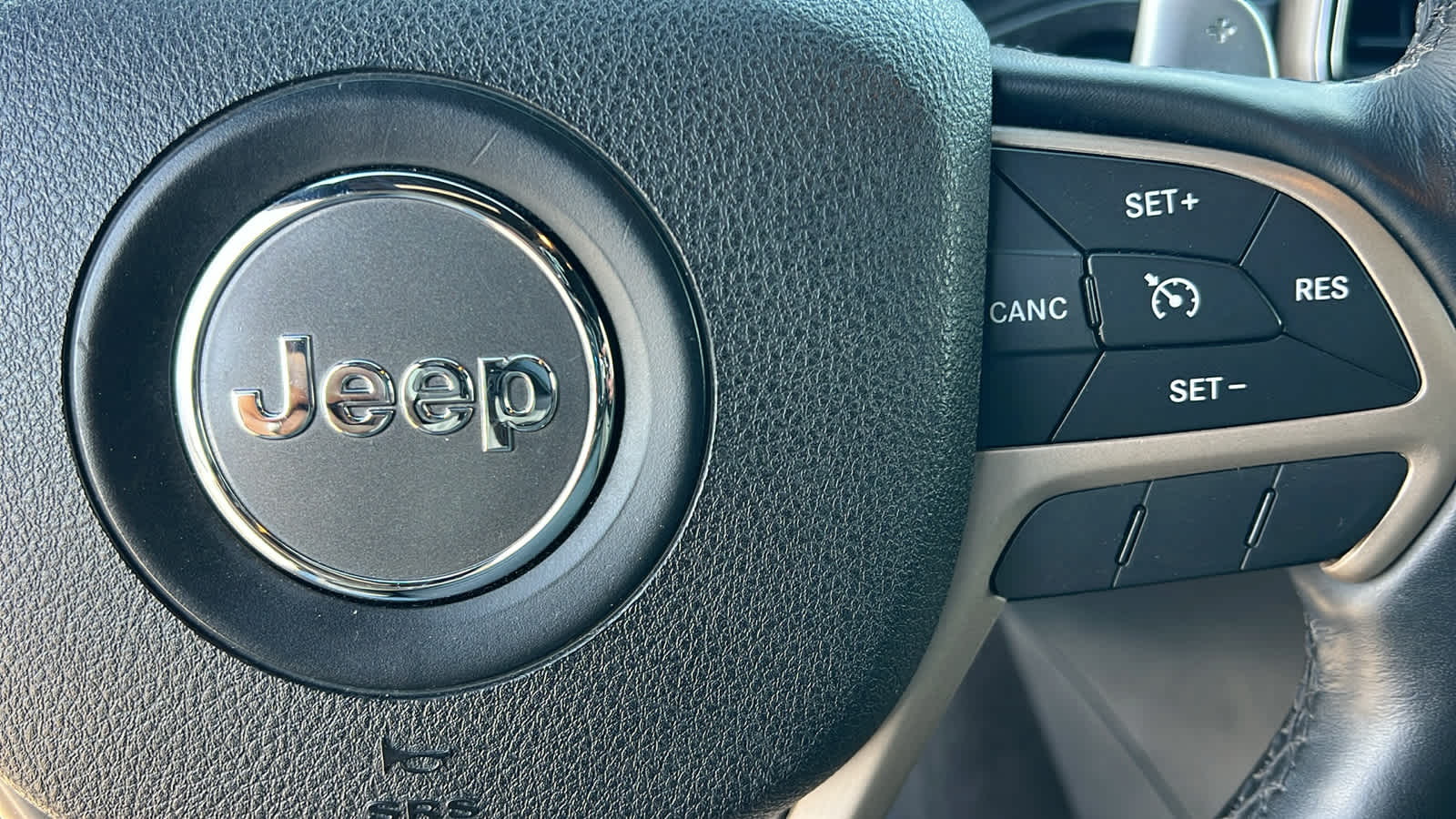 Thumbnail: 2015 Jeep Grand Cherokee - 20