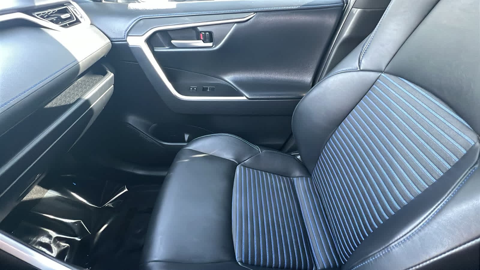 Thumbnail: 2024 Toyota RAV4 - 12