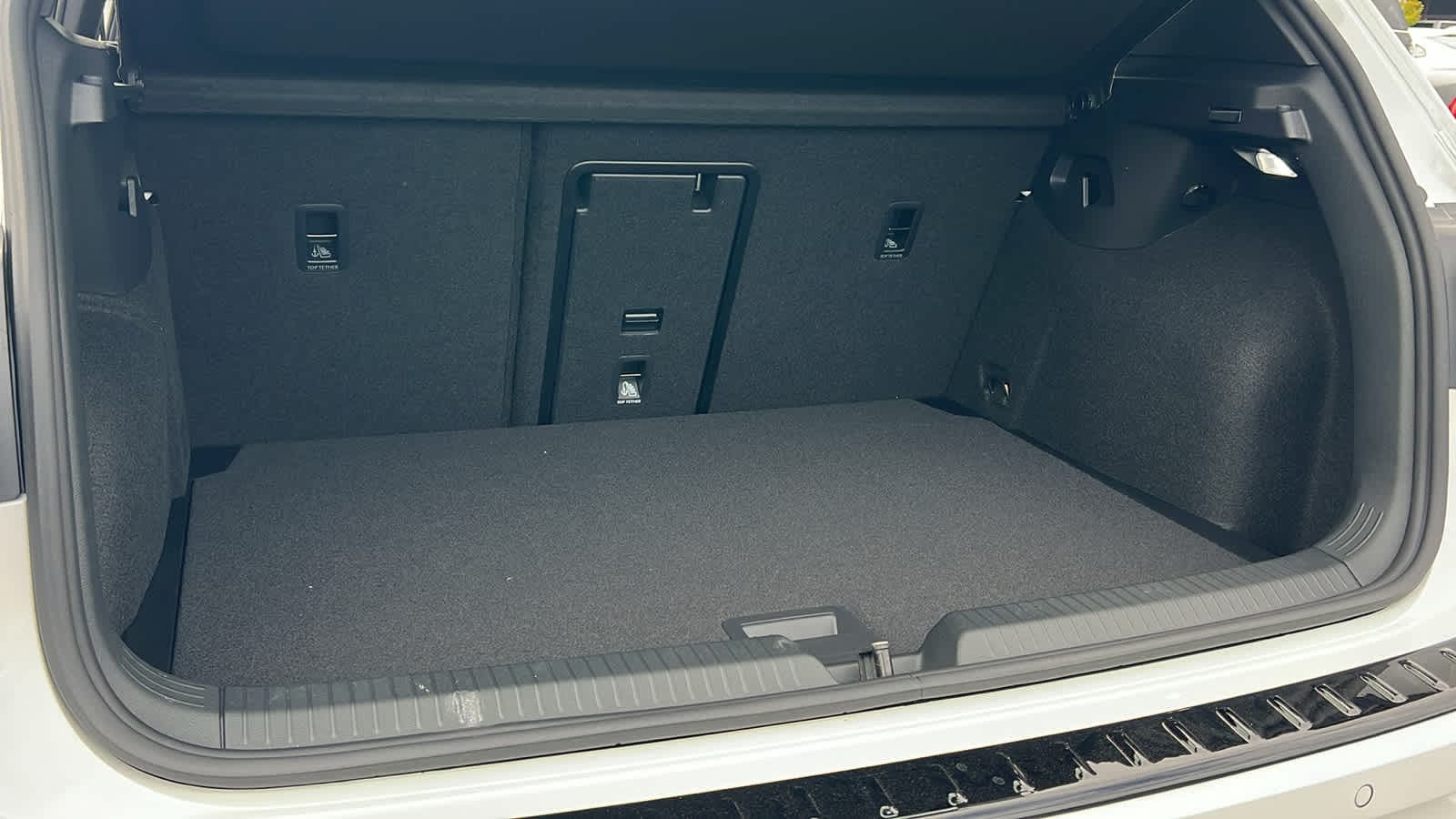 Thumbnail: 2025 Volkswagen Golf - 27