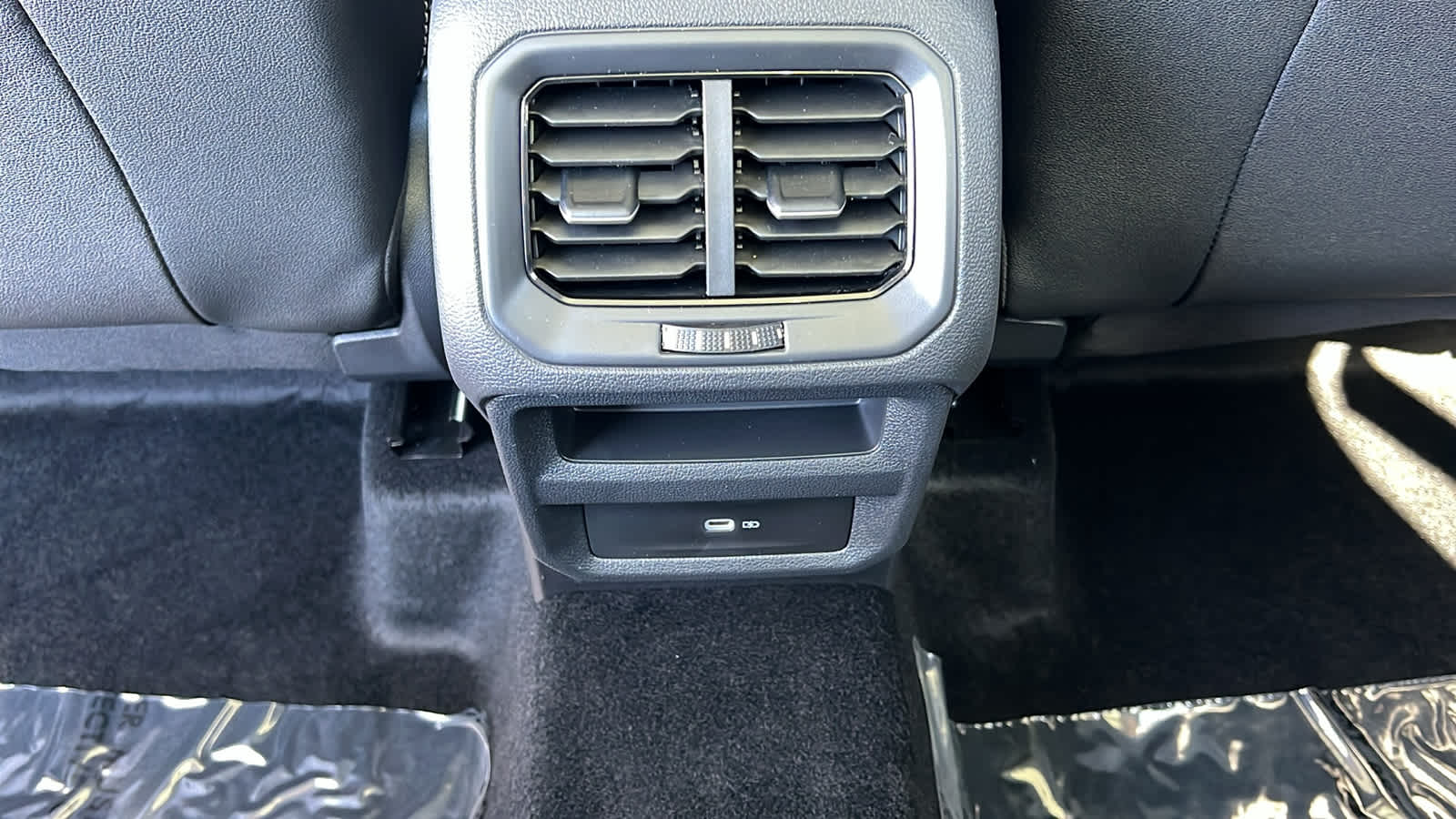 Thumbnail: 2025 Volkswagen Taos - 25