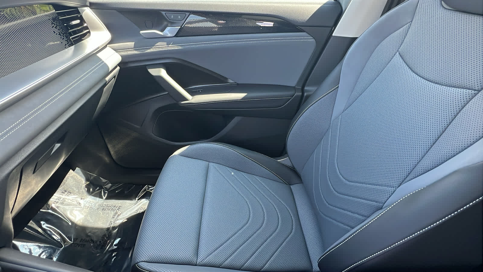 Thumbnail: 2025 Volkswagen Tiguan - 12