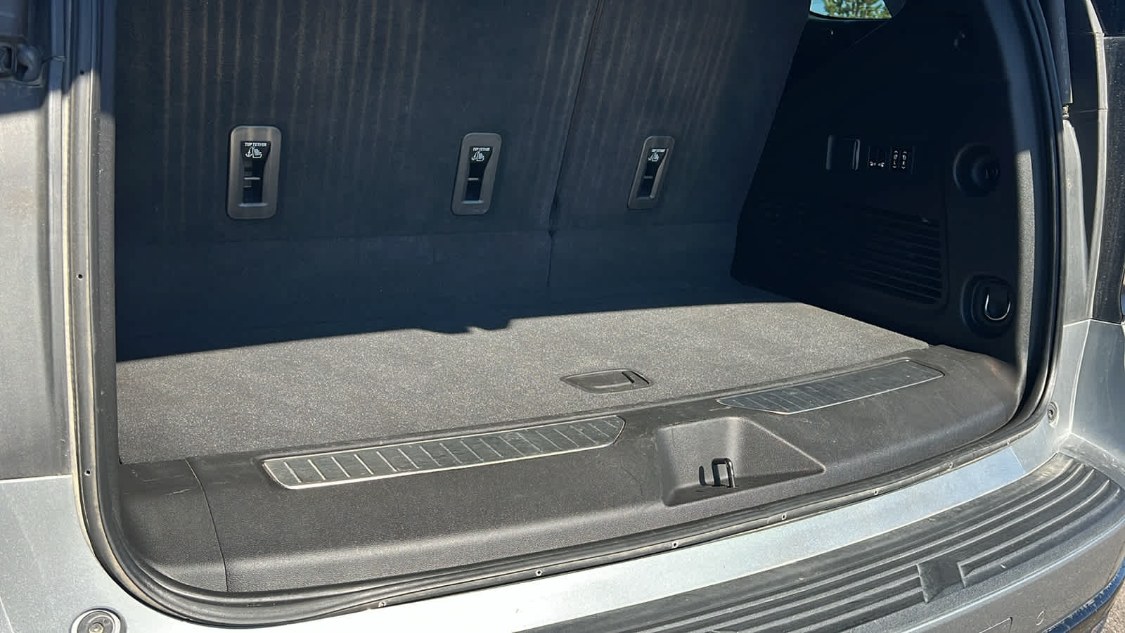 Thumbnail: 2023 Chevrolet Tahoe - 27