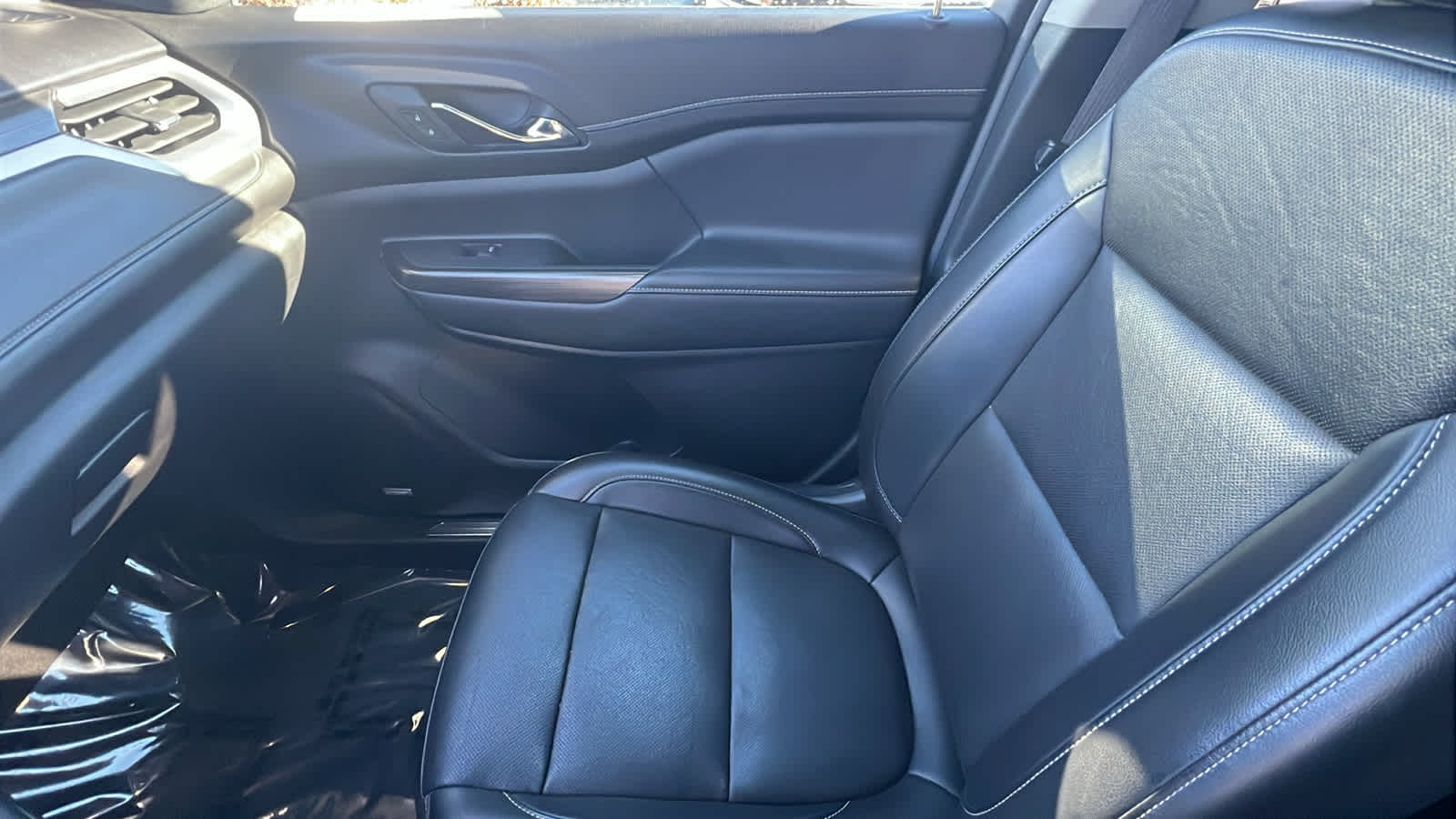 Thumbnail: 2023 GMC Acadia - 12