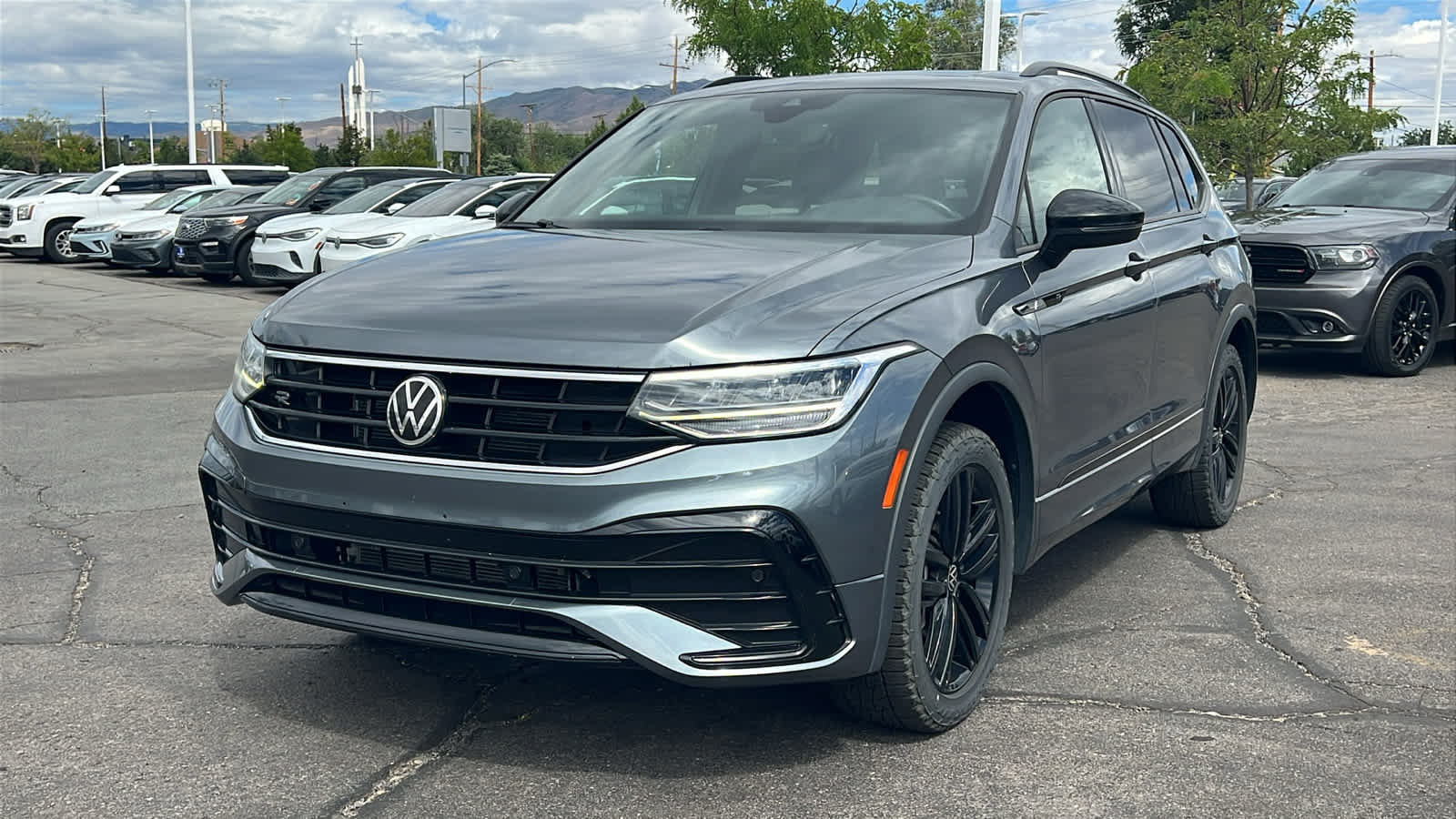 Thumbnail: 2022 Volkswagen Tiguan - 1