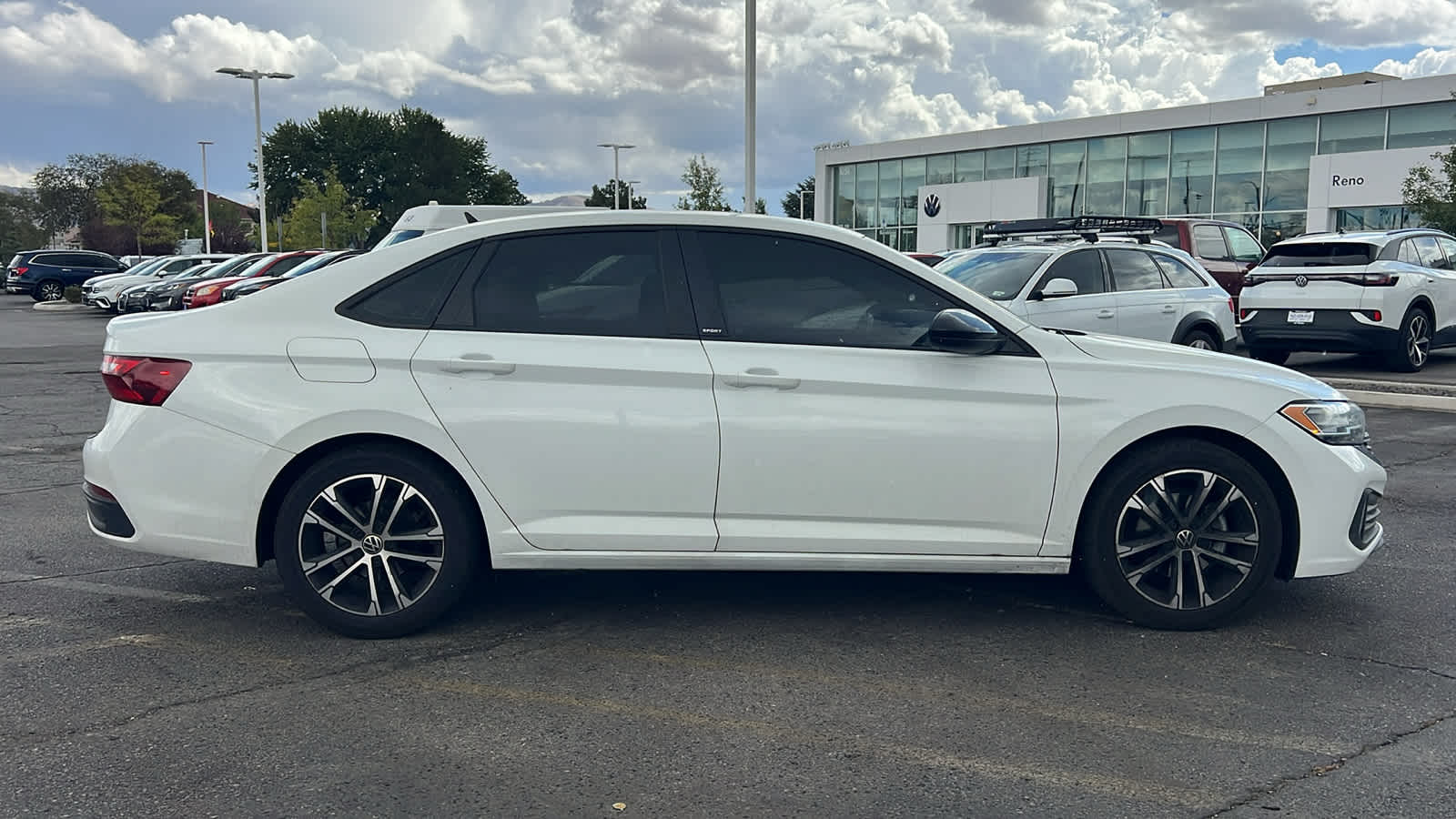 Thumbnail: 2023 Volkswagen Jetta - 4