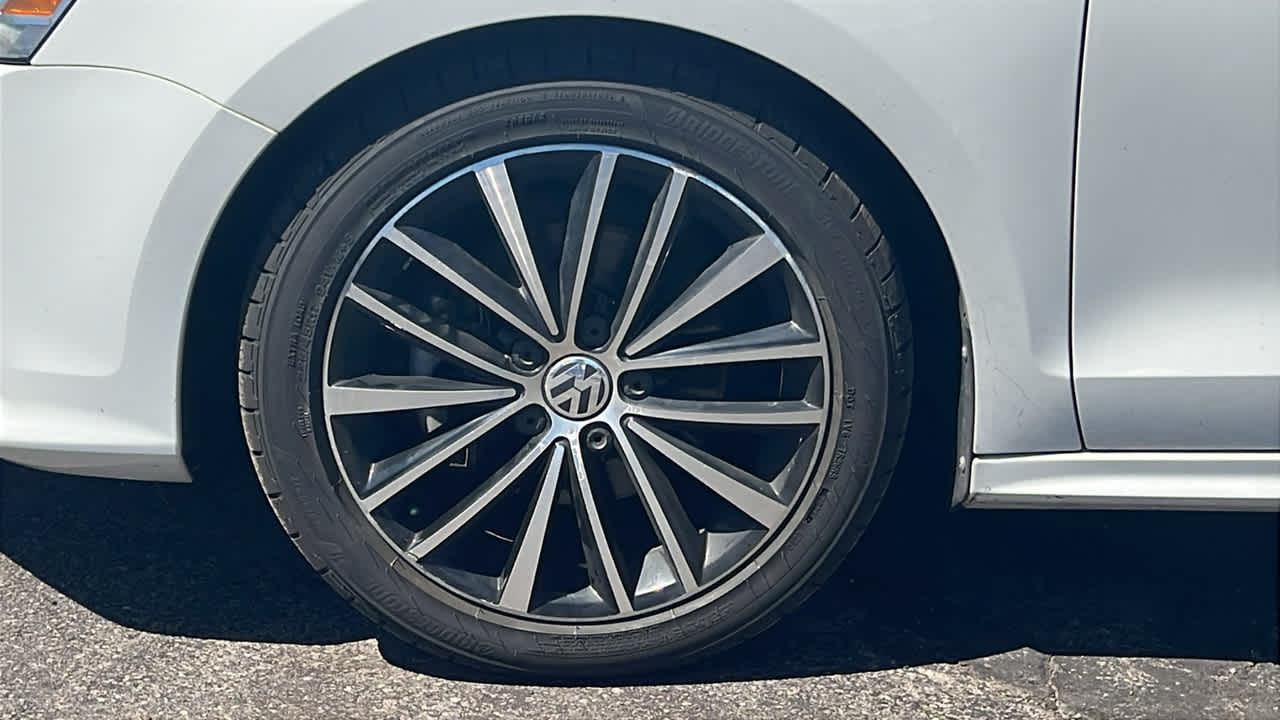 Thumbnail: 2015 Volkswagen Jetta - 9
