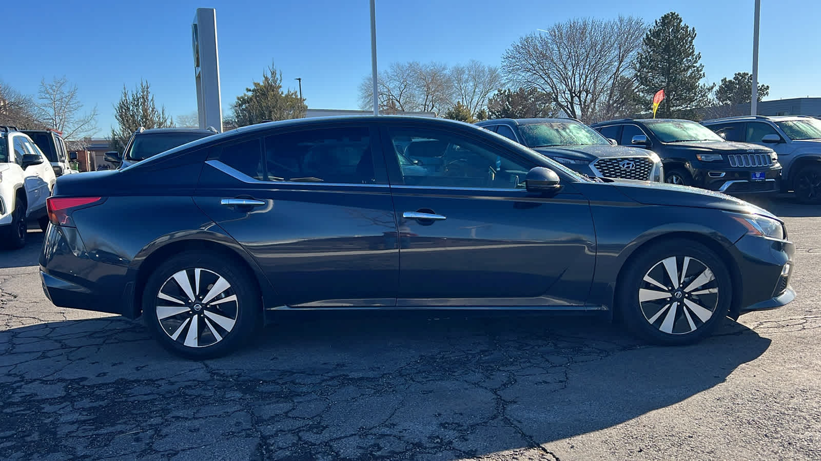 Thumbnail: 2021 Nissan Altima - 4