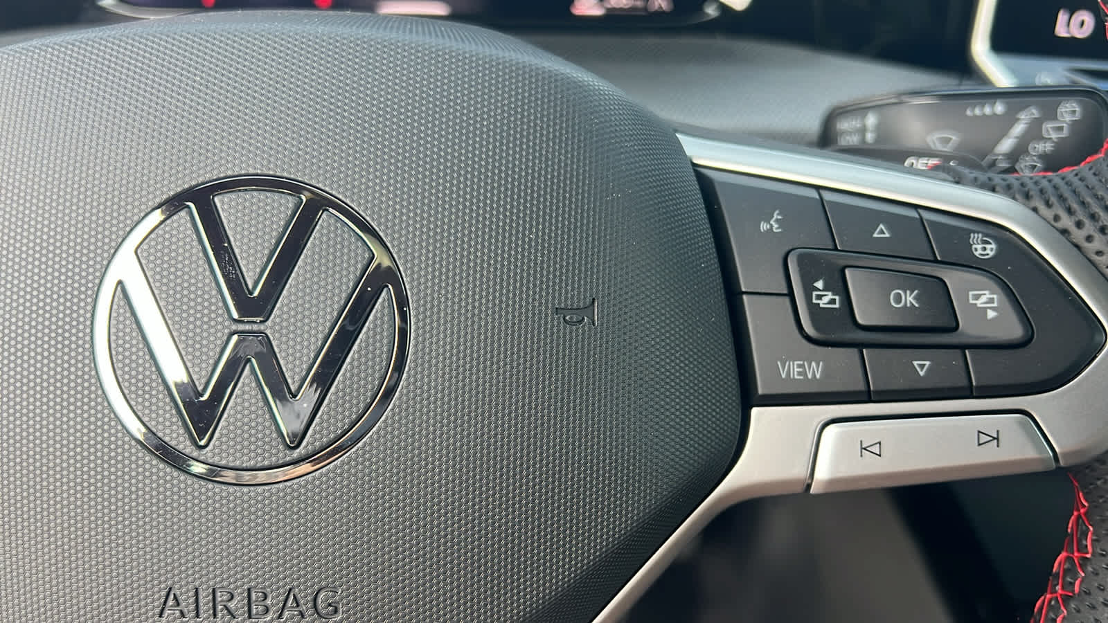 Thumbnail: 2025 Volkswagen Golf - 20