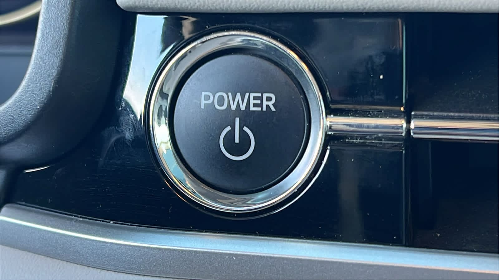 Thumbnail: 2023 Mitsubishi Outlander - 17