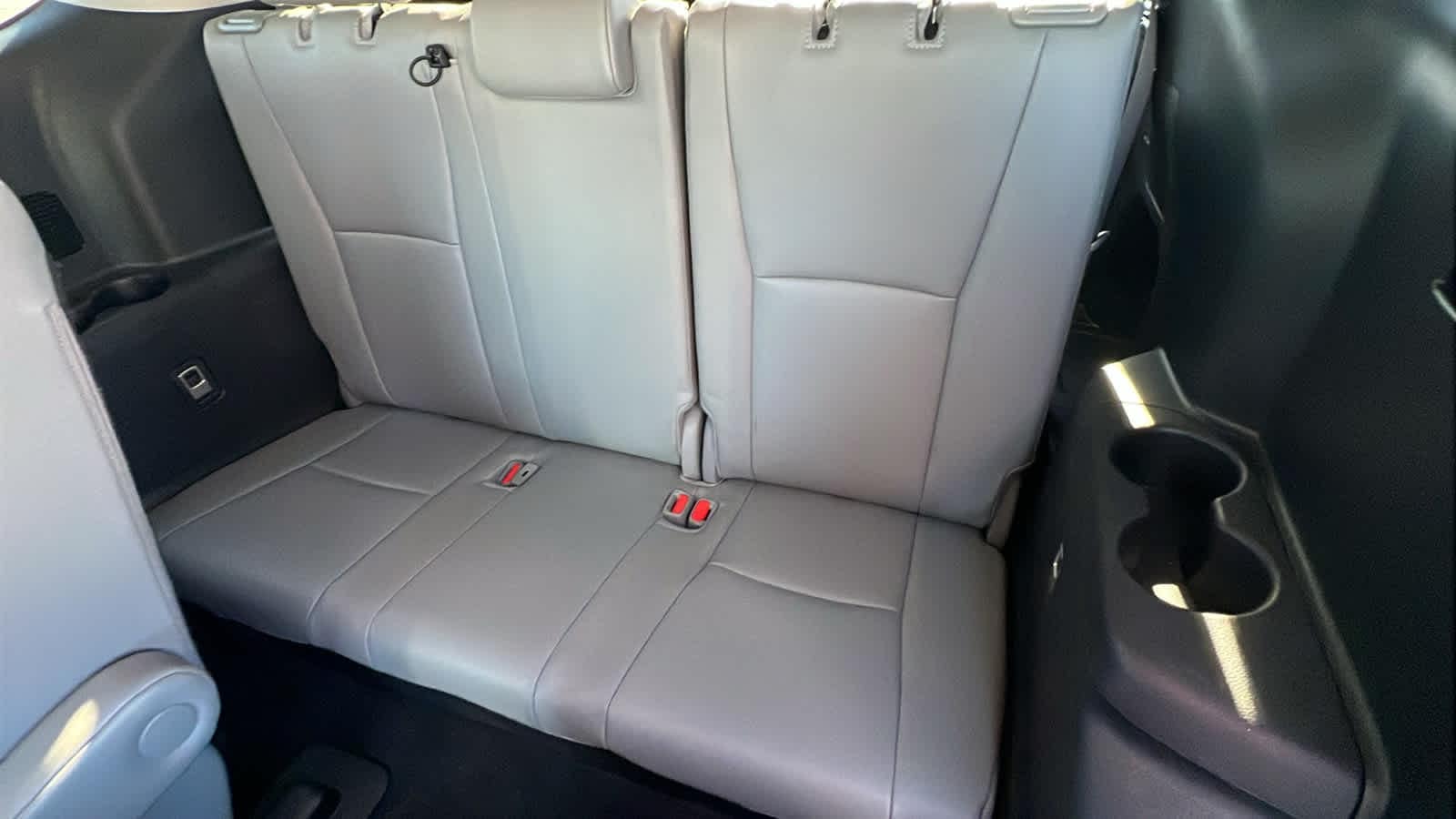 Thumbnail: 2024 Toyota Highlander - 32