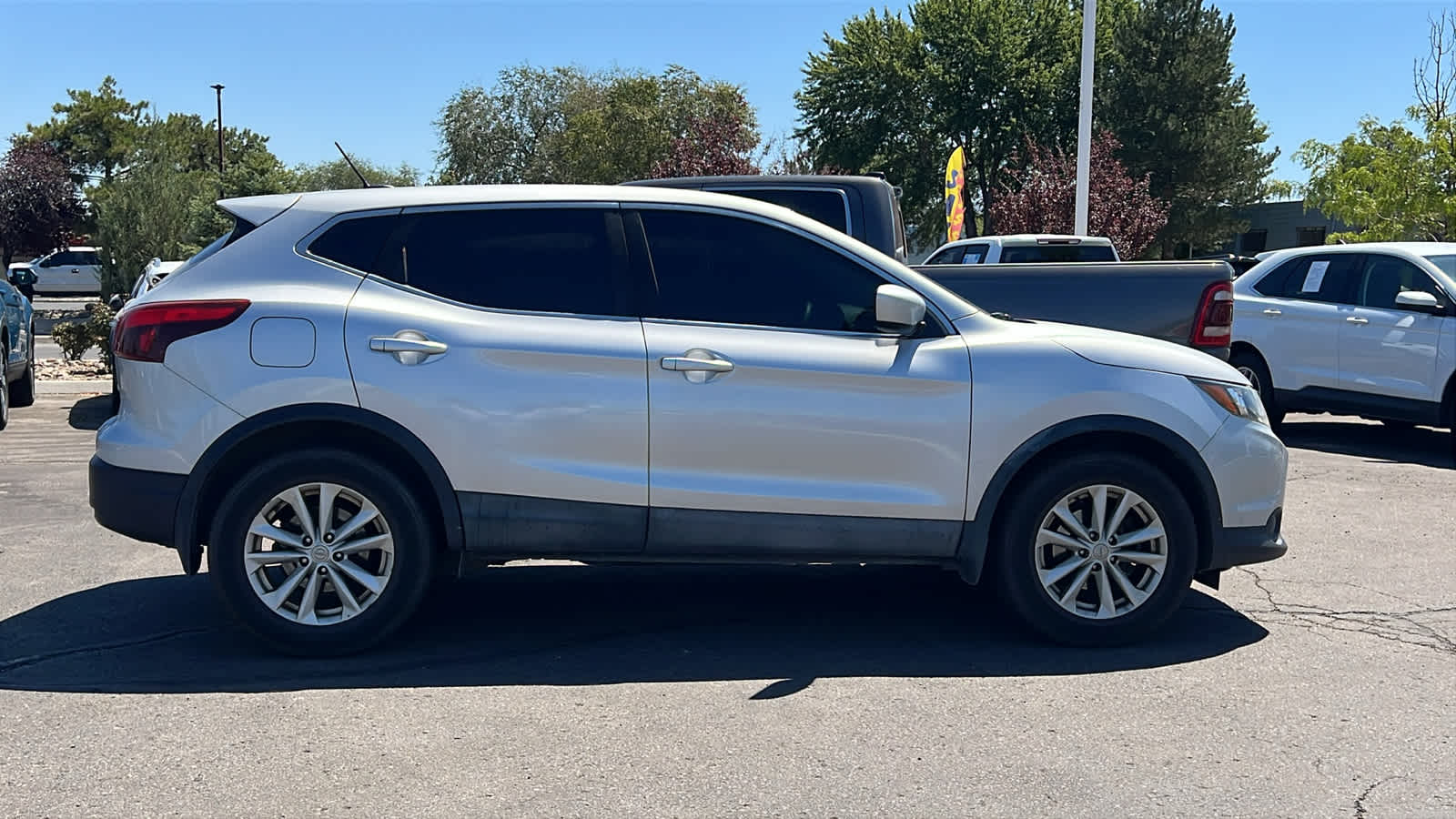 Thumbnail: 2017 Nissan Rogue Sport - 4