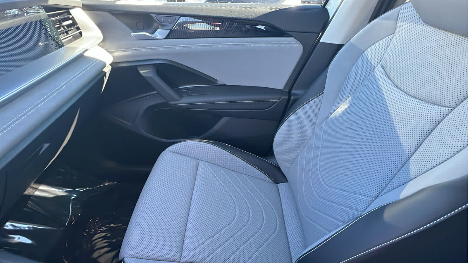 Thumbnail: 2026 Volkswagen Tiguan - 12