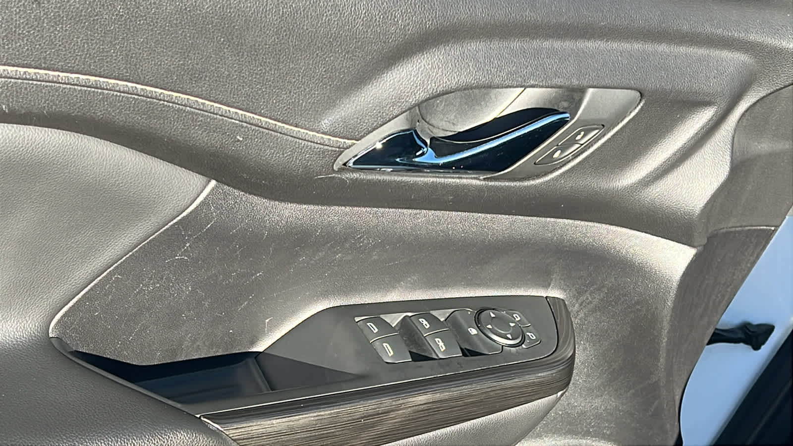 Thumbnail: 2023 GMC Acadia - 22