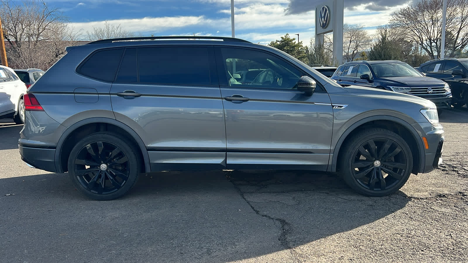 Thumbnail: 2020 Volkswagen Tiguan - 4