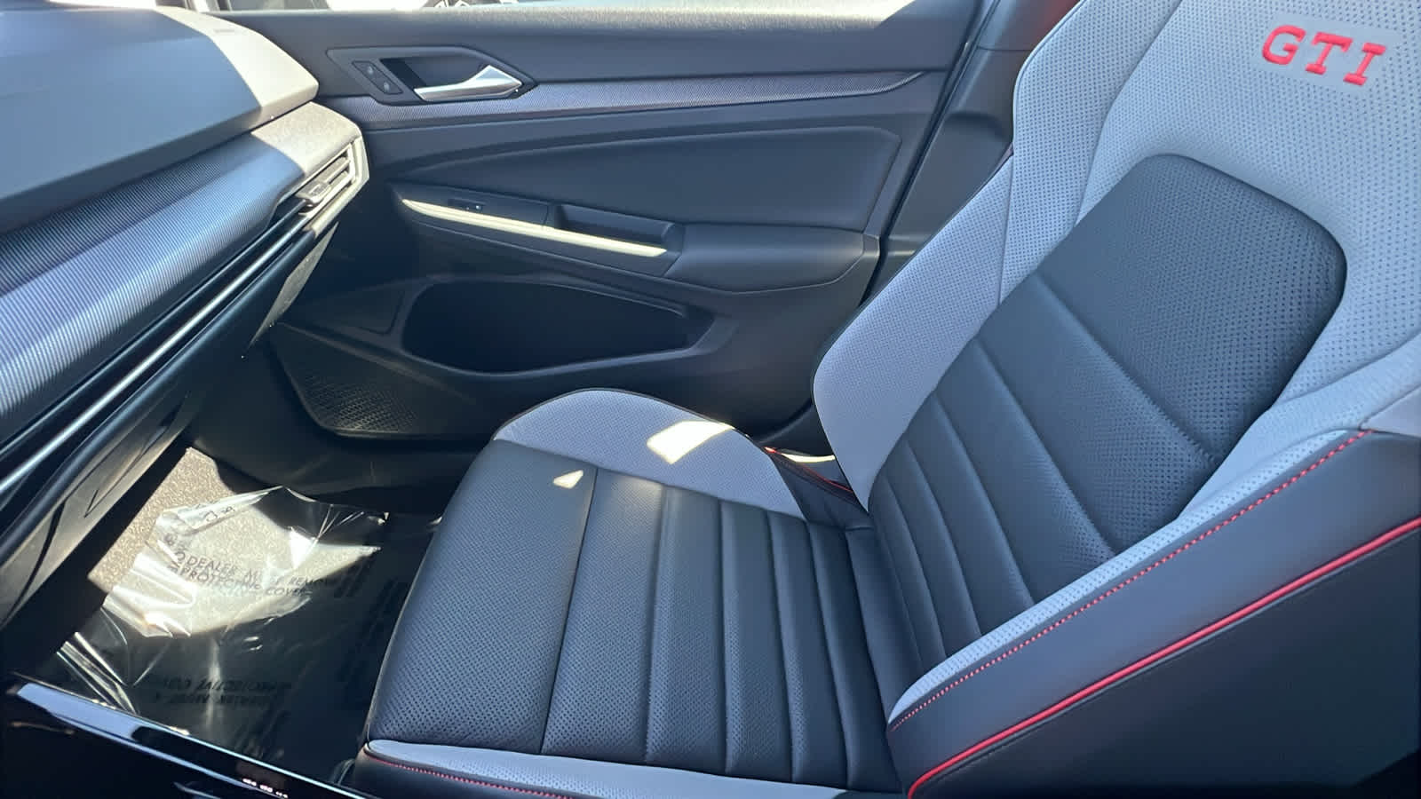 Thumbnail: 2025 Volkswagen Golf - 12