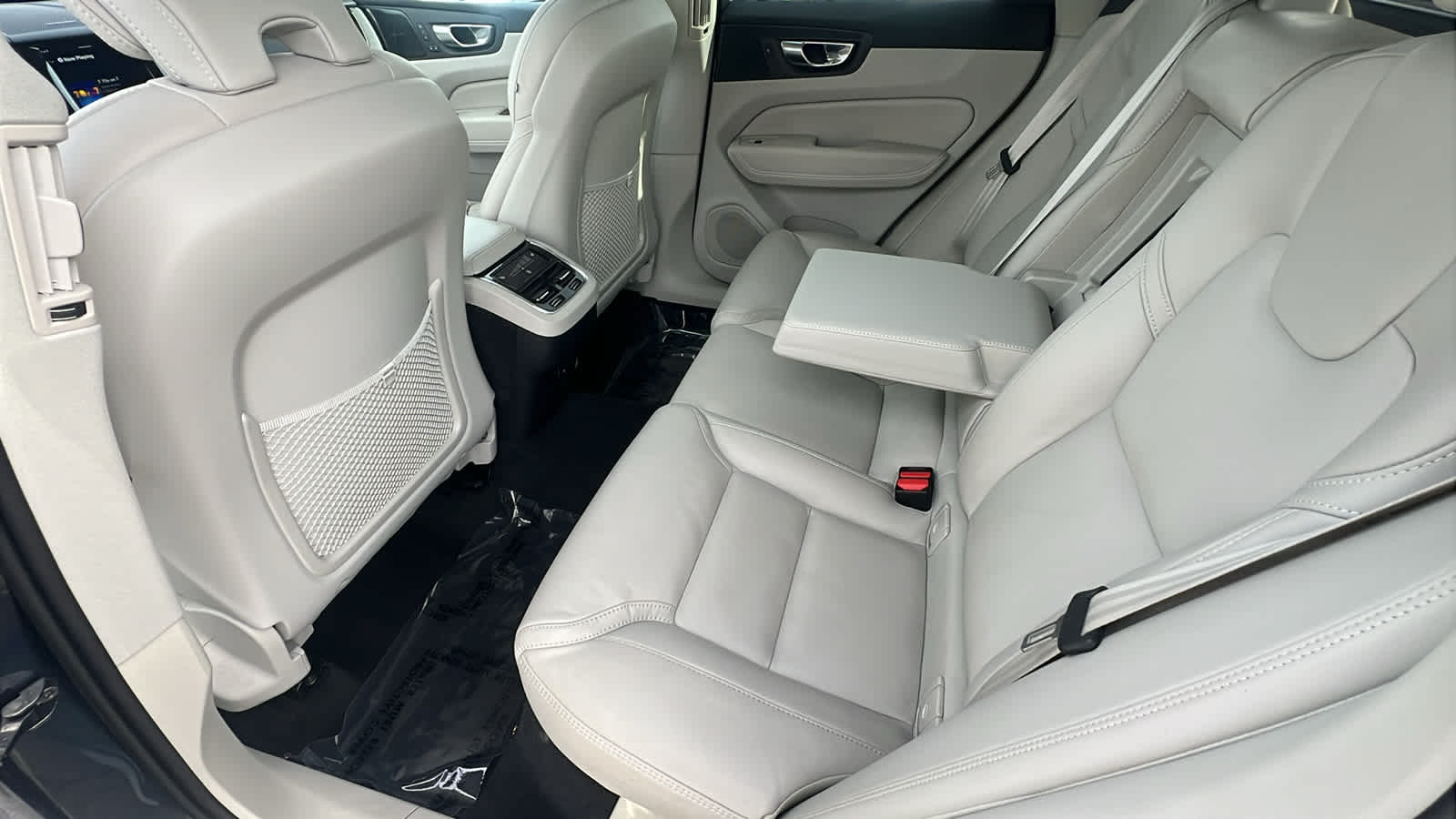 Thumbnail: 2023 Volvo XC60 - 24