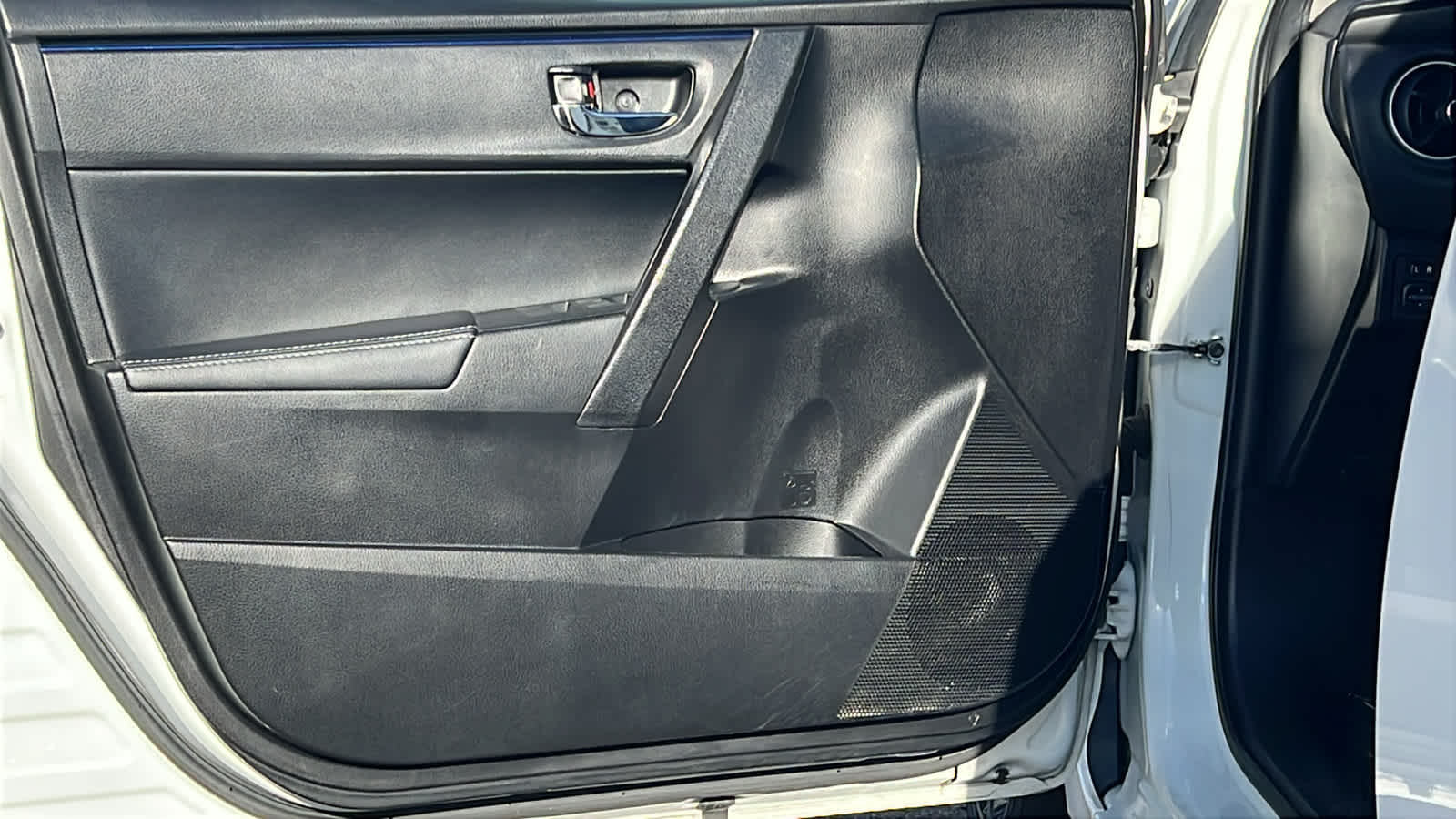 Thumbnail: 2017 Toyota Corolla - 23