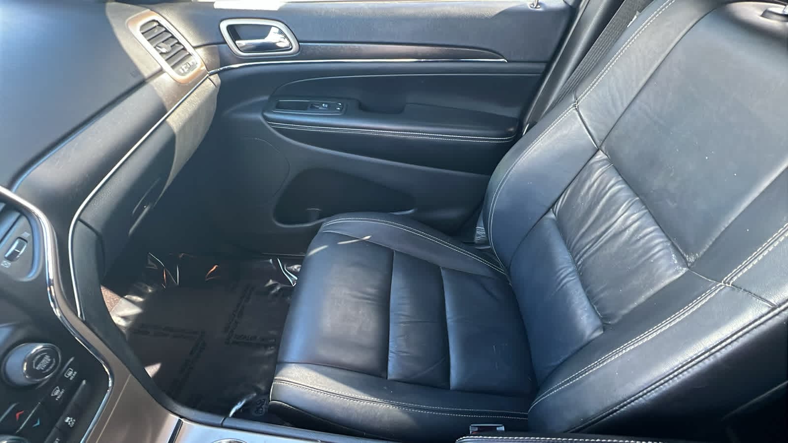 Thumbnail: 2016 Jeep Grand Cherokee - 12