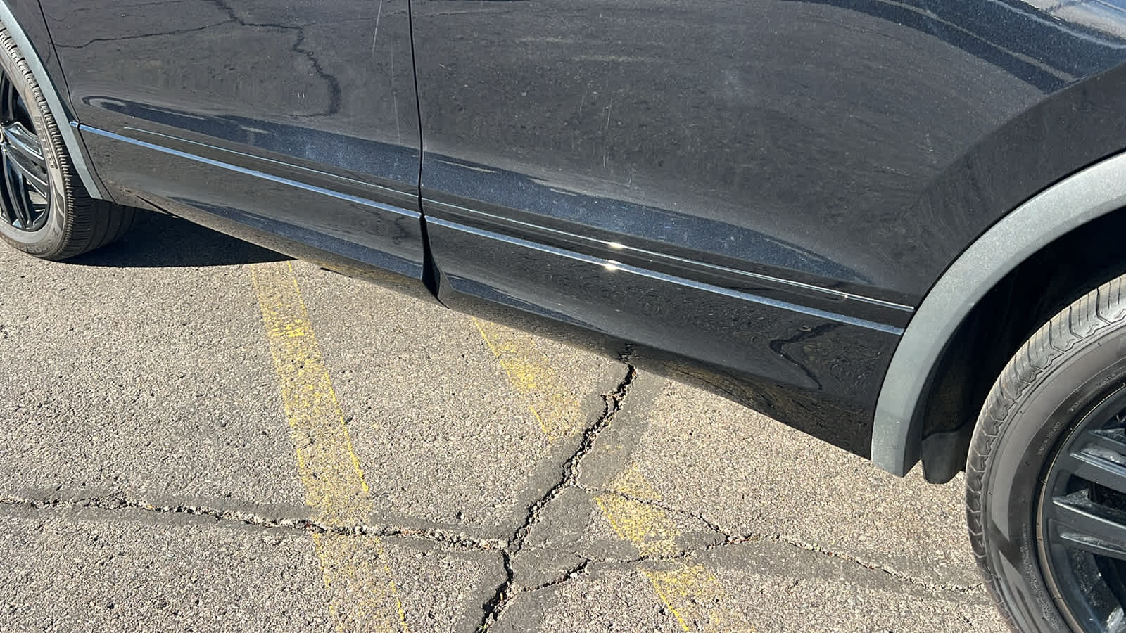 Thumbnail: 2022 Volkswagen Tiguan - 10