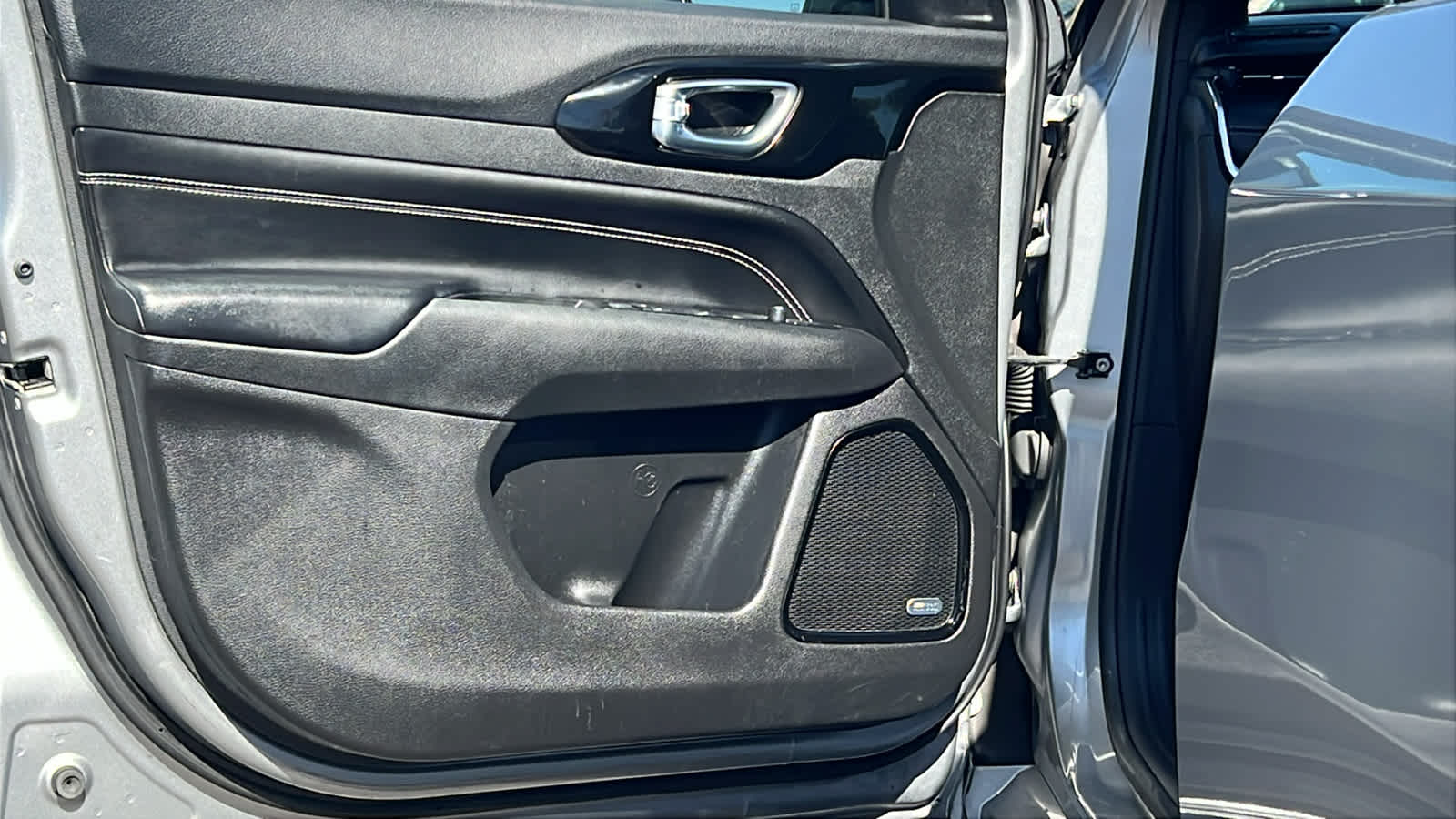 Thumbnail: 2022 Jeep Compass - 23