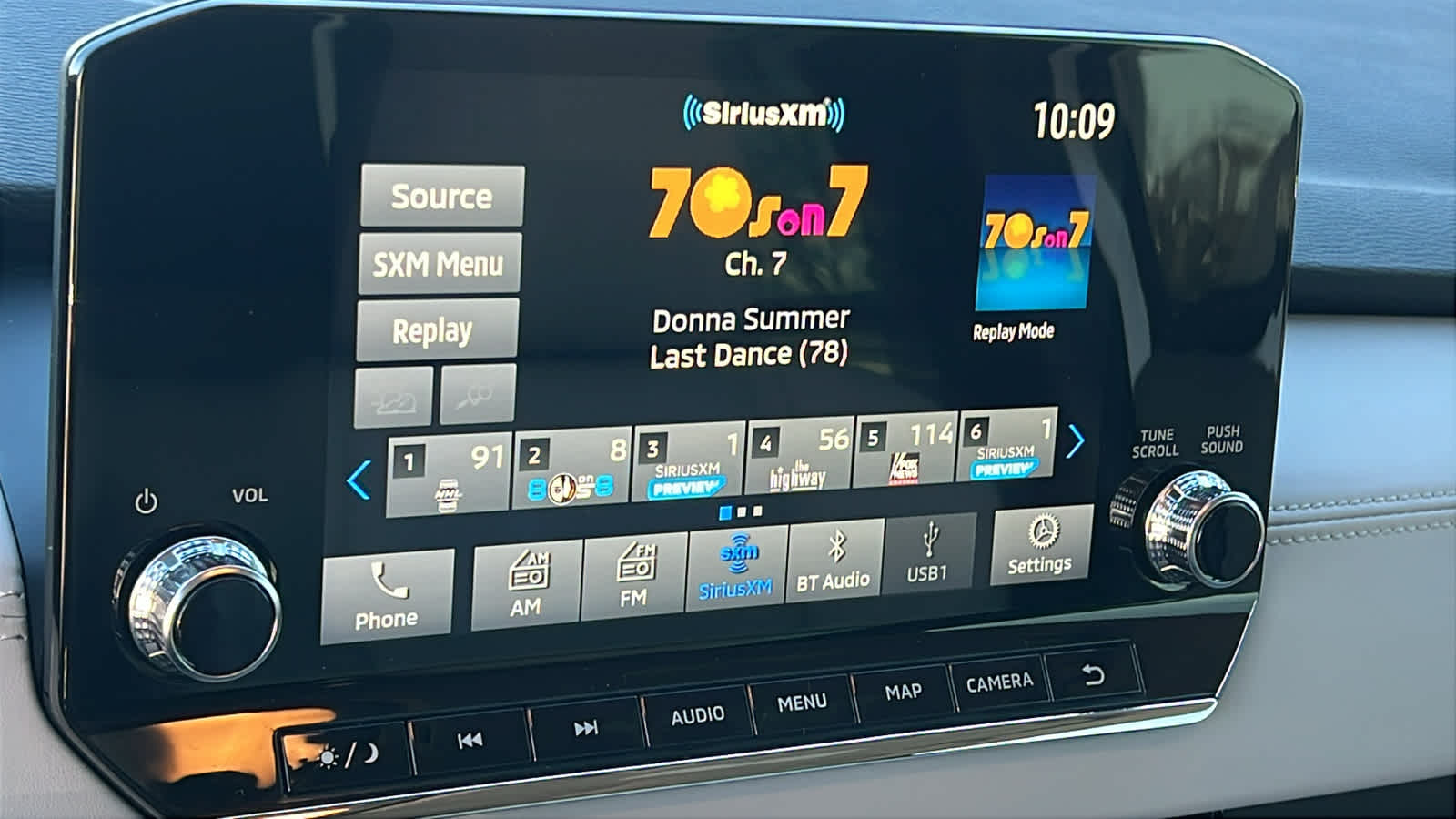 Thumbnail: 2023 Mitsubishi Outlander - 15