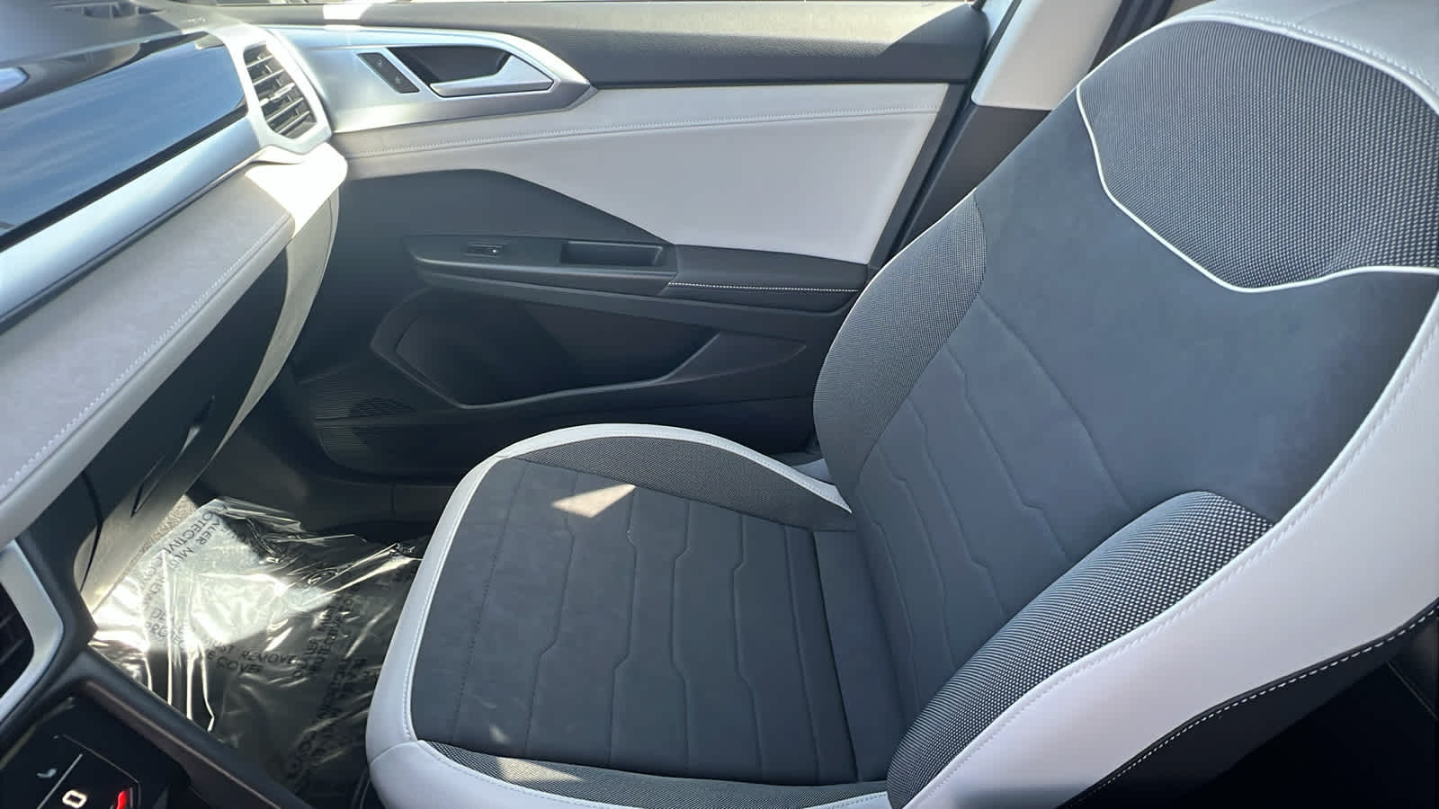 Thumbnail: 2025 Volkswagen Taos - 12