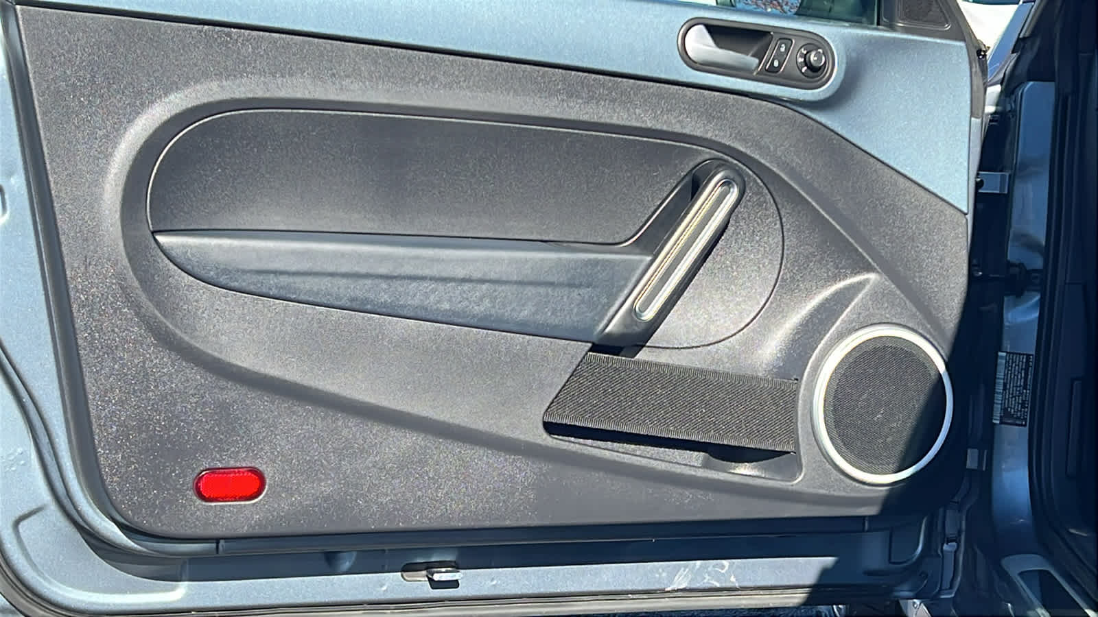 Thumbnail: 2016 Volkswagen Beetle - 22