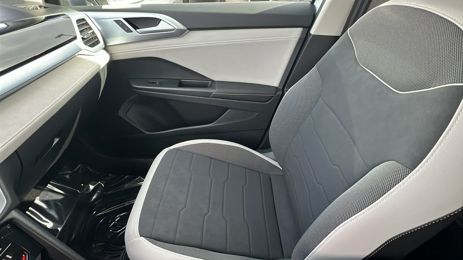 Thumbnail: 2026 Volkswagen Taos - 12