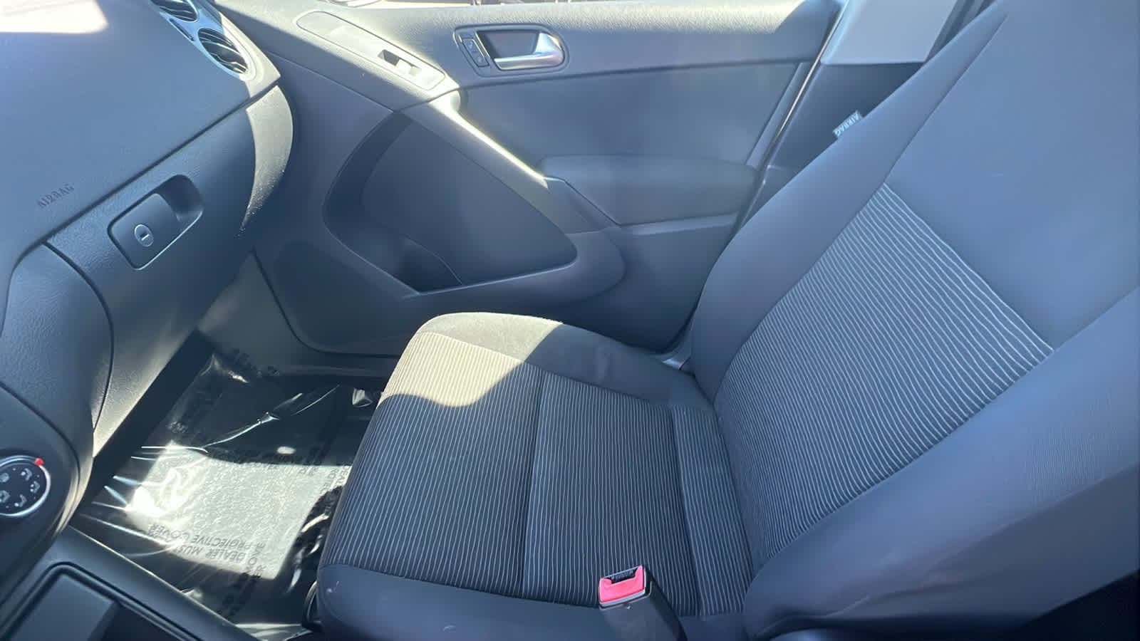 Thumbnail: 2013 Volkswagen Tiguan - 12