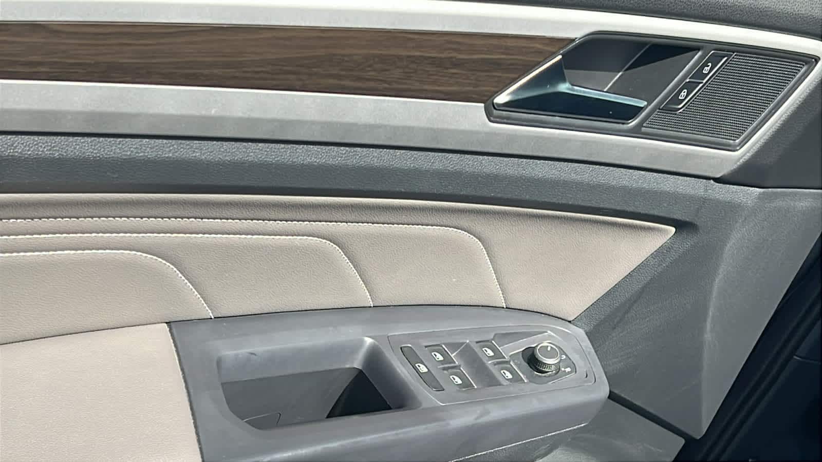 Thumbnail: 2021 Volkswagen Atlas - 22