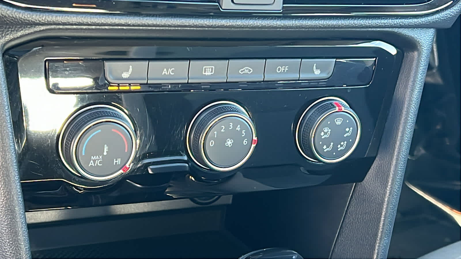 Thumbnail: 2024 Volkswagen Taos - 14