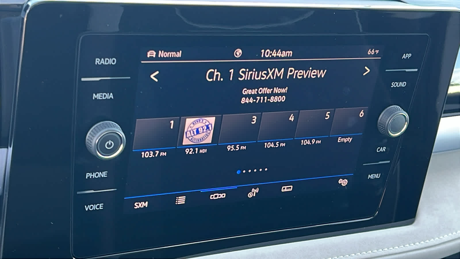 Thumbnail: 2025 Volkswagen Taos - 15